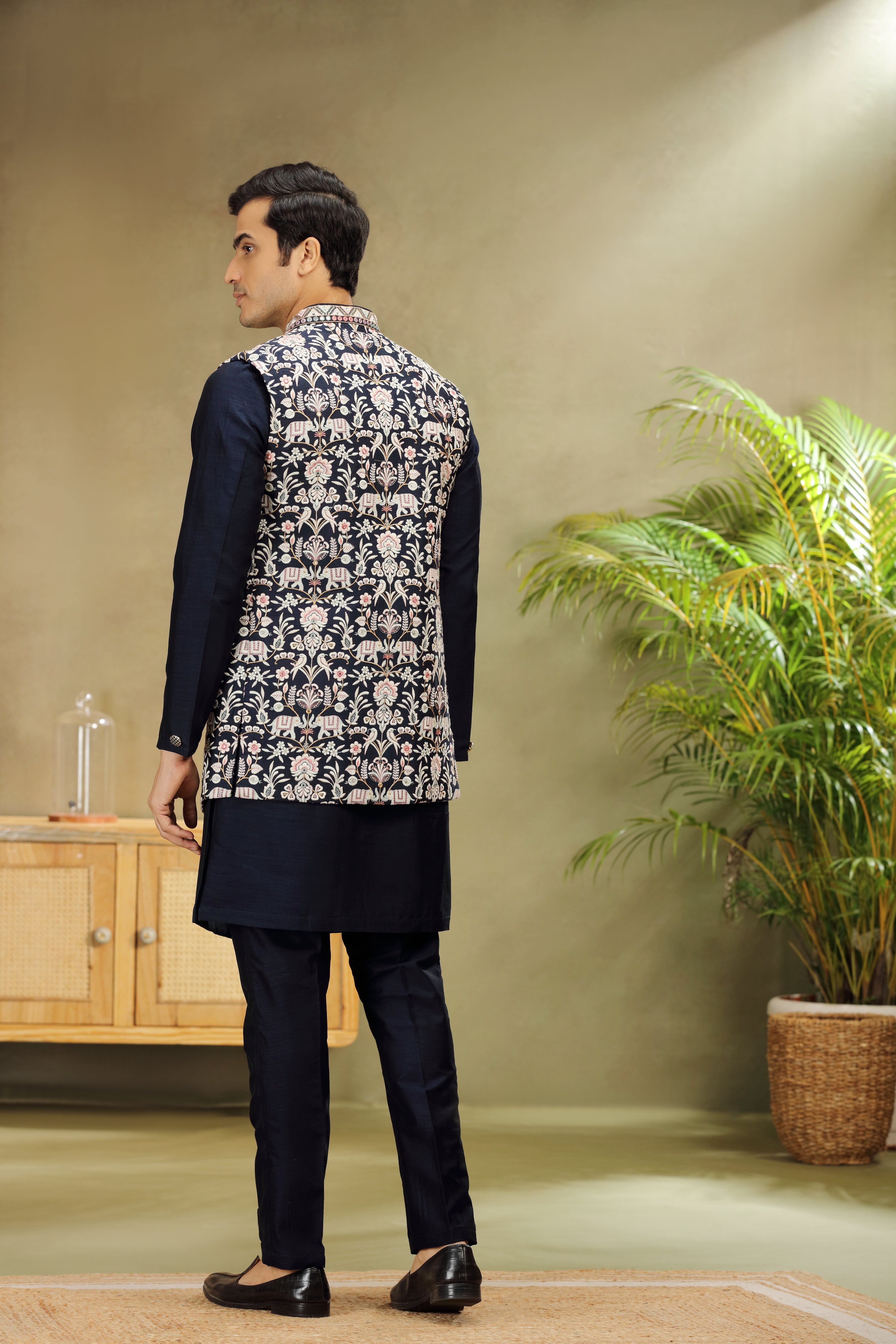 Black Koti Kurta with Resham Mirror Sequins Work