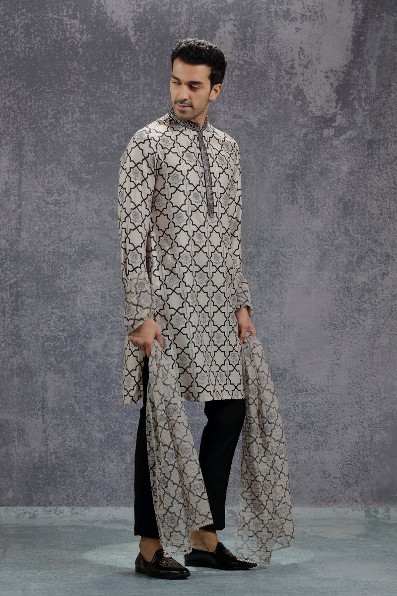 Black and White Kurta Set with Geometric Print