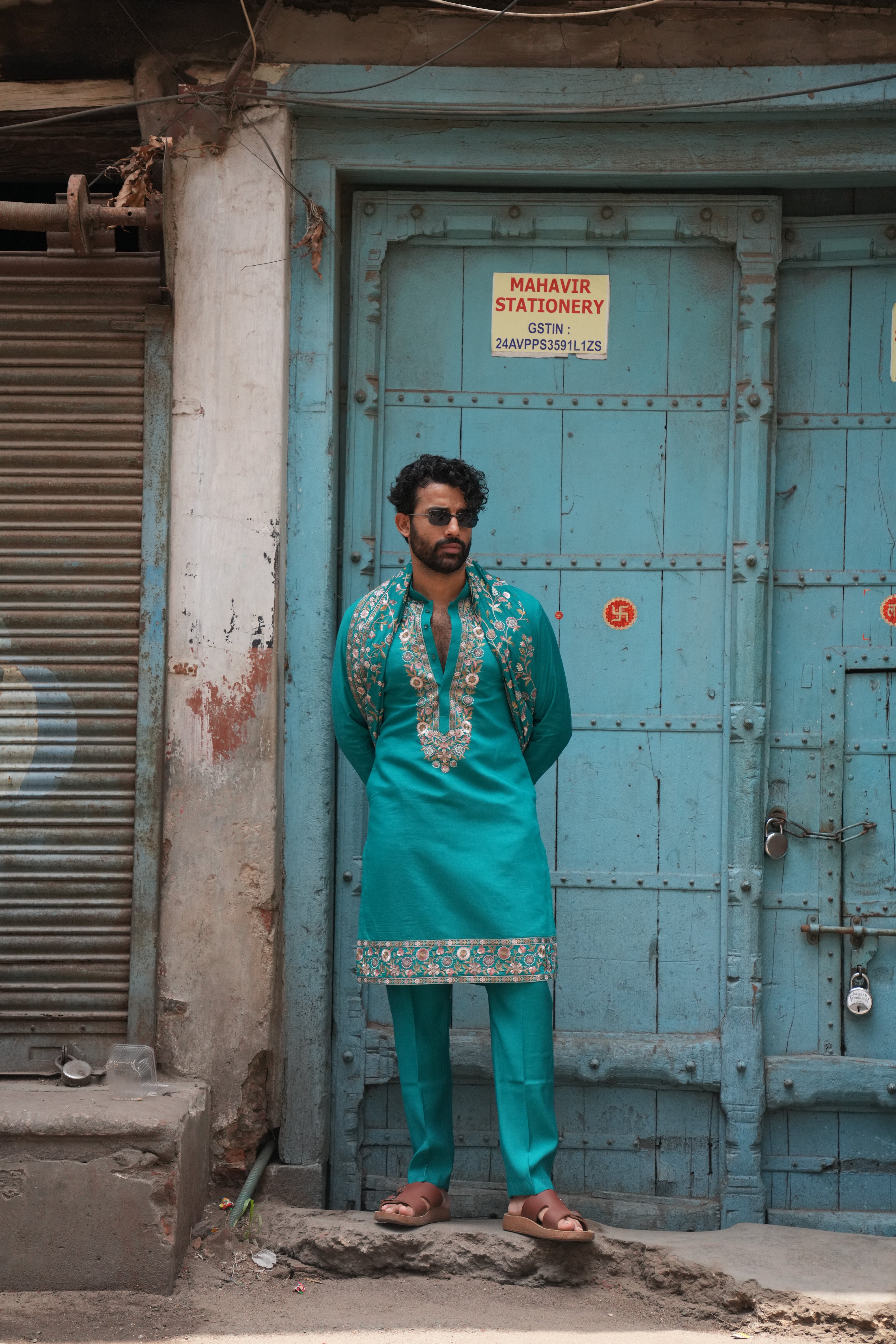 Aqua Blue Kurta Set with Resham Threads & Sequence Work